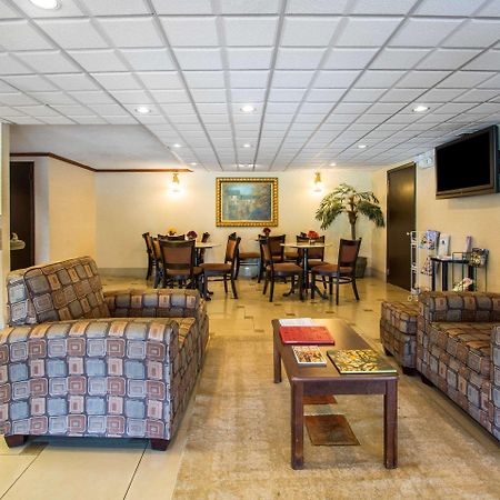 Jax Airport Hotel Jacksonville Bagian luar foto