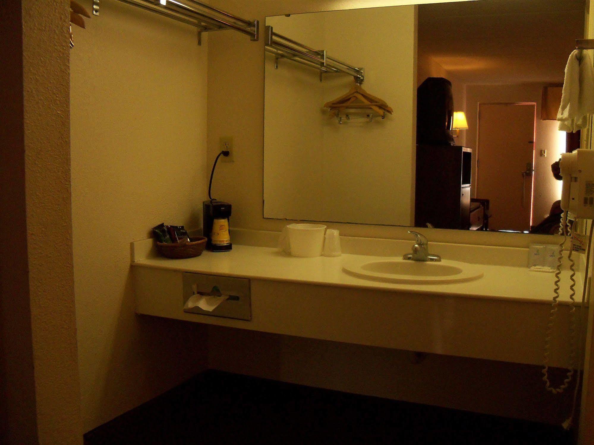 Jax Airport Hotel Jacksonville Bagian luar foto